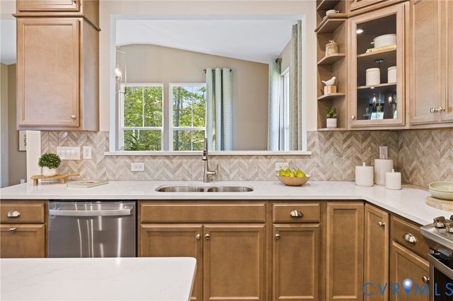 979 Charlemagne Rd, Midlothian, VA 23114