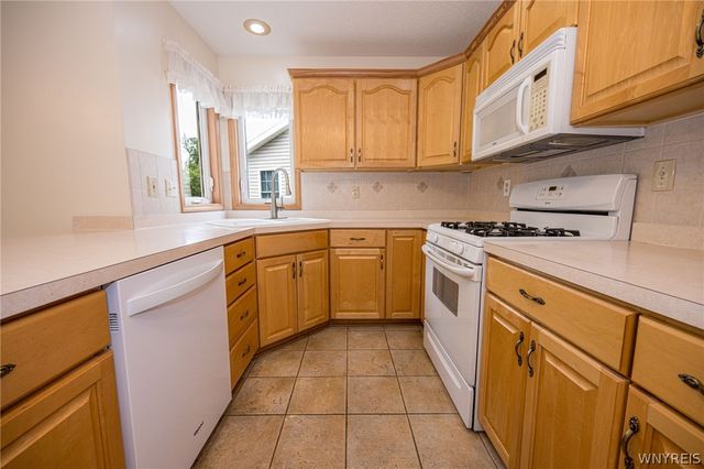5 Alexander Parkway, Pendleton, NY 14120