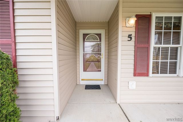 5 Alexander Parkway, Pendleton, NY 14120