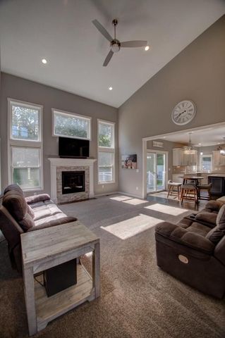 704 Knollwood DRIVE, Holmen, WI 54636