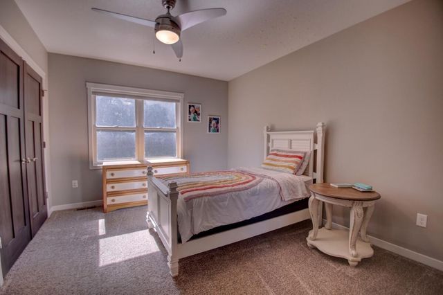 704 Knollwood DRIVE, Holmen, WI 54636