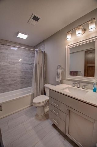 704 Knollwood DRIVE, Holmen, WI 54636