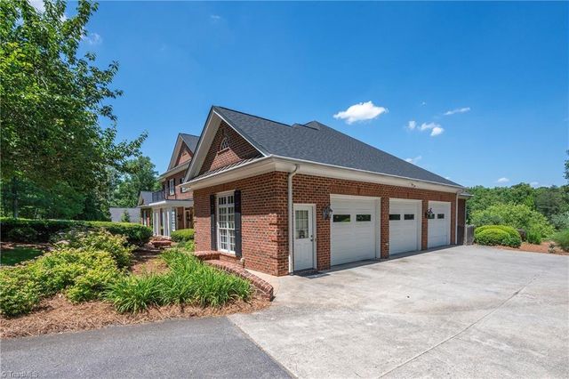 151 Wellsprings Court, Pfafftown, NC 27040