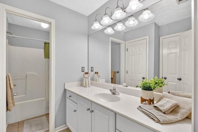 5926 Clipper Bay, Flowery Branch, GA 30542