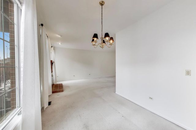 220 University Drive 220, Mount Prospect, IL 60056