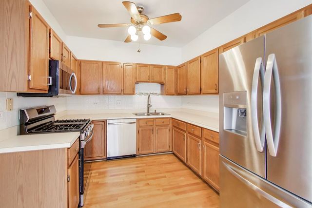 220 University Drive 220, Mount Prospect, IL 60056