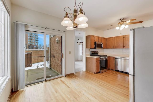 220 University Drive 220, Mount Prospect, IL 60056