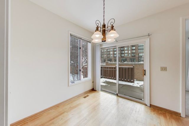 220 University Drive 220, Mount Prospect, IL 60056