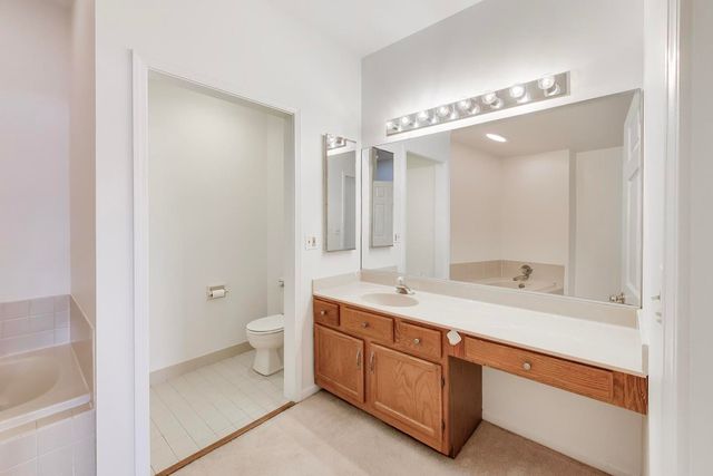 220 University Drive 220, Mount Prospect, IL 60056