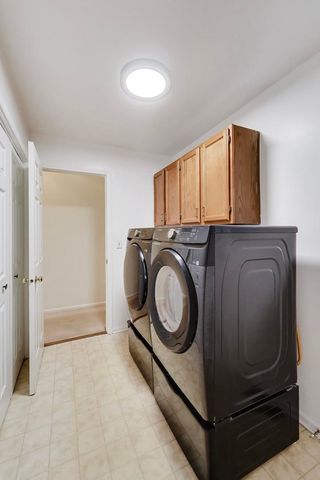 220 University Drive 220, Mount Prospect, IL 60056