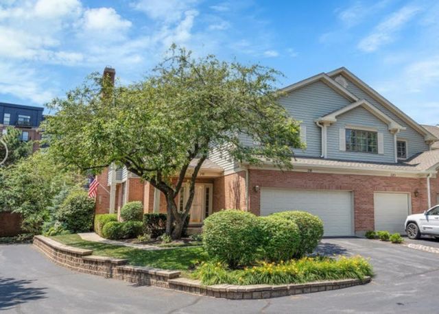 220 University Drive 220, Mount Prospect, IL 60056