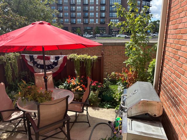 220 University Drive 220, Mount Prospect, IL 60056