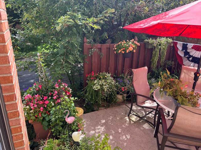 220 University Drive 220, Mount Prospect, IL 60056