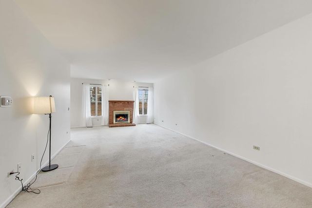 220 University Drive 220, Mount Prospect, IL 60056