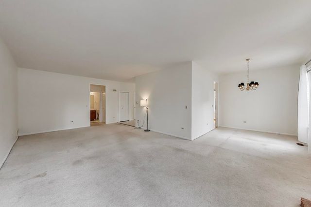 220 University Drive 220, Mount Prospect, IL 60056