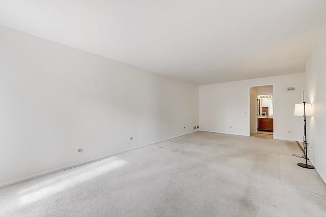 220 University Drive 220, Mount Prospect, IL 60056