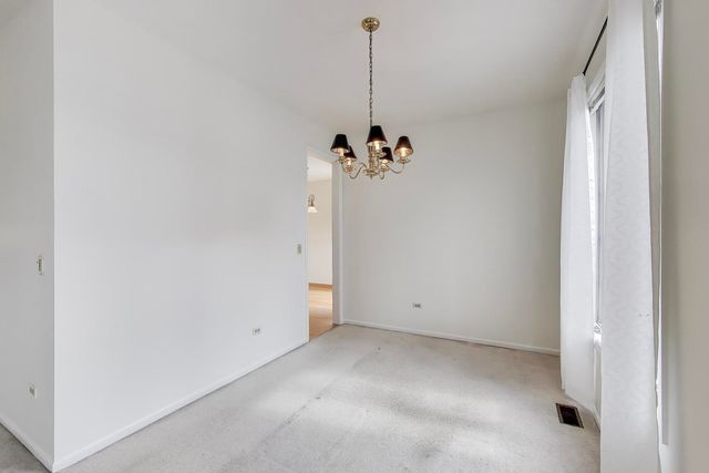 220 University Drive 220, Mount Prospect, IL 60056