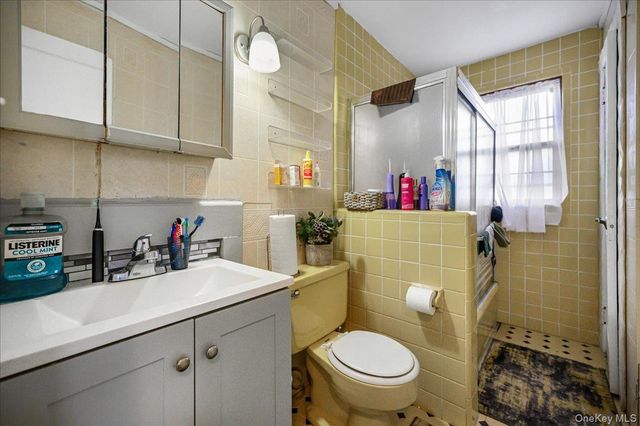 37 Cedar Road, Inwood, NY 11096