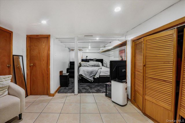 37 Cedar Road, Inwood, NY 11096