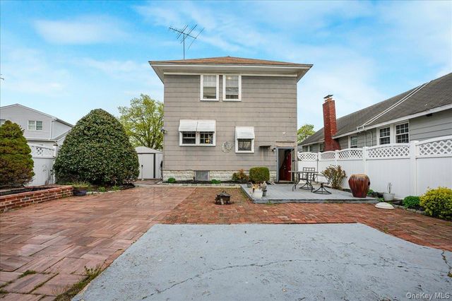 37 Cedar Road, Inwood, NY 11096