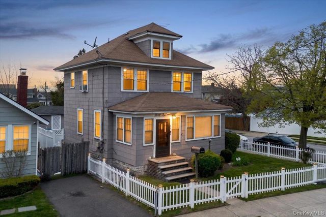 37 Cedar Road, Inwood, NY 11096