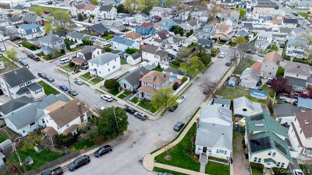 37 Cedar Road, Inwood, NY 11096