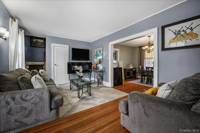 37 Cedar Road, Inwood, NY 11096