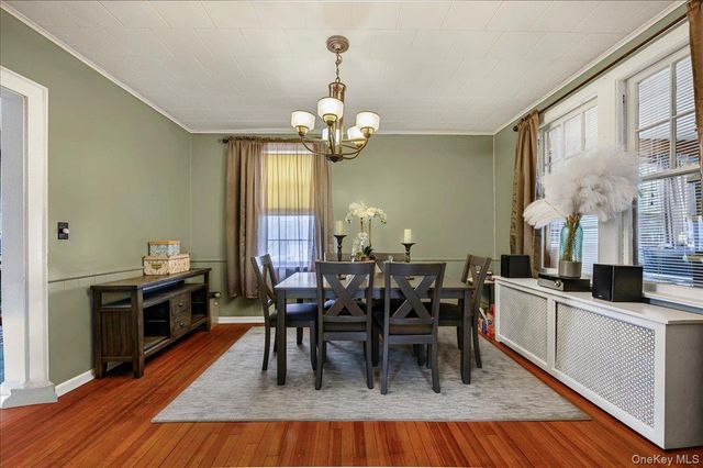 37 Cedar Road, Inwood, NY 11096