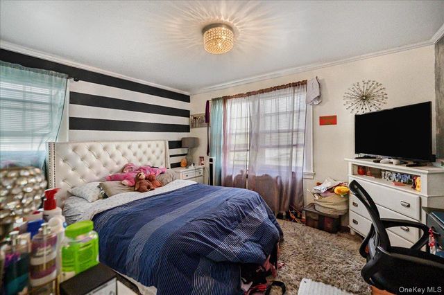 37 Cedar Road, Inwood, NY 11096