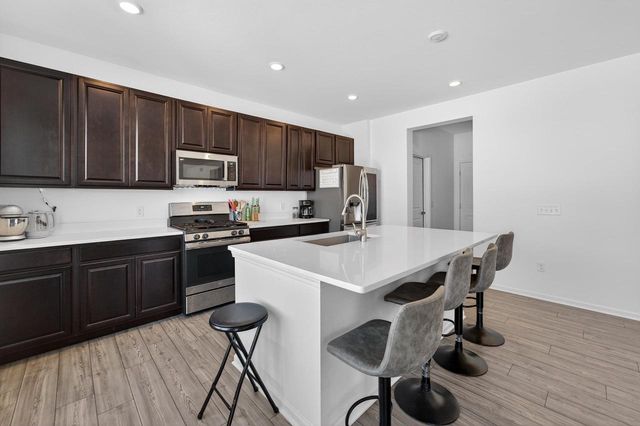 4127 Eton Circle, Windsor, WI 53598