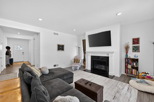 4127 Eton Circle, Windsor, WI 53598