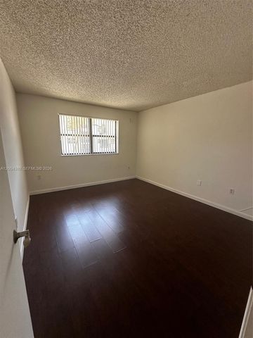 7220 NW 179th St 201, Hialeah, FL 33015