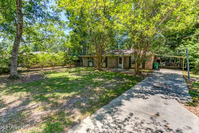 3217 N 2nd Street, Ocean Springs, MS 39564