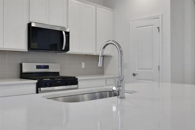 10716 NW SUNCREST LOOP, Port St Lucie, FL 34987