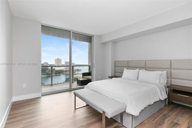 500 Brickell Ave 1801, Miami, FL 33131