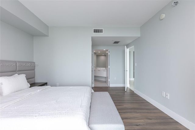 500 Brickell Ave 1801, Miami, FL 33131