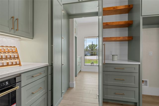 317 N Big Red Way, China Spring, TX 76633