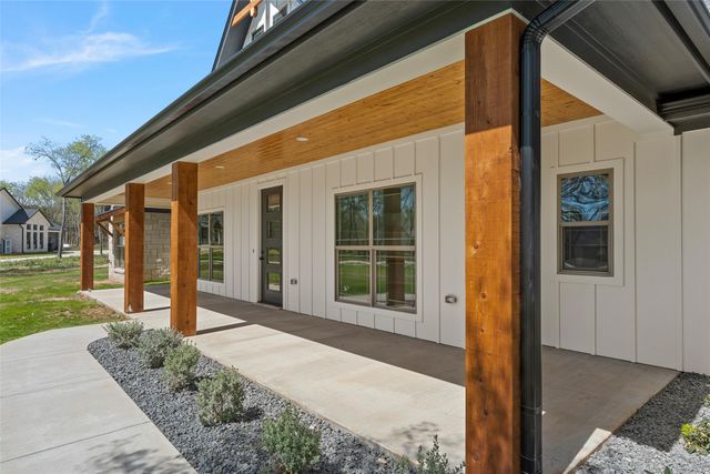 317 N Big Red Way, China Spring, TX 76633