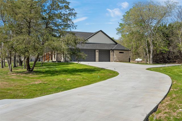 317 N Big Red Way, China Spring, TX 76633