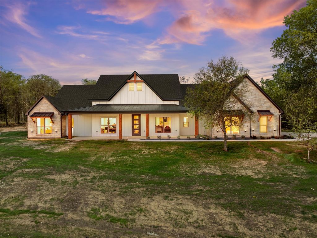 317 N Big Red Way, China Spring, TX 76633