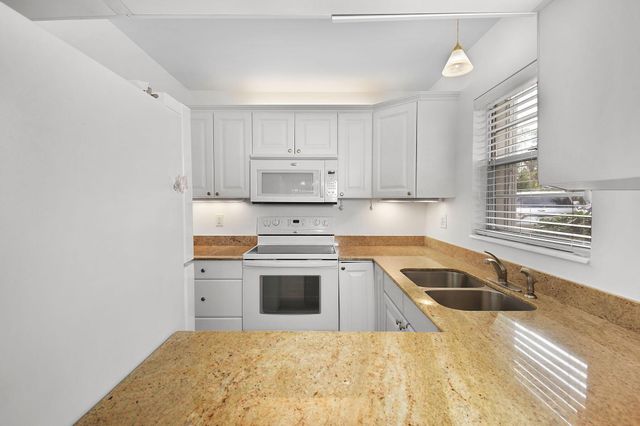 2600 SE Ocean Boulevard S7, Stuart, FL 34996