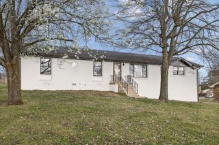 171 New Shackle Island Rd, Hendersonville, TN 37075