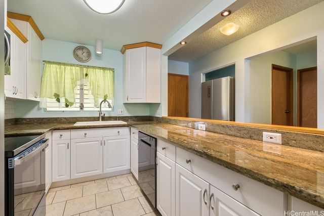 98-1372 Koaheahe Place 18174, Pearl City, HI 96782