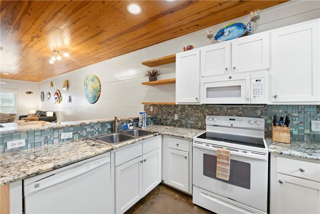 2120 11th St 302, Port Aransas, TX 78373
