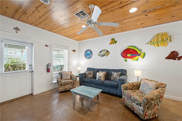 2120 11th St 302, Port Aransas, TX 78373