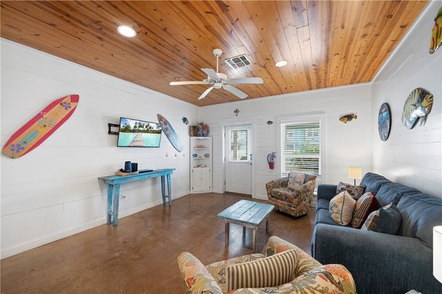 2120 11th St 302, Port Aransas, TX 78373