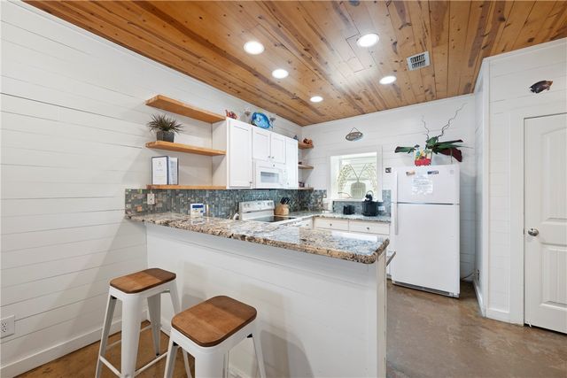 2120 11th St 302, Port Aransas, TX 78373