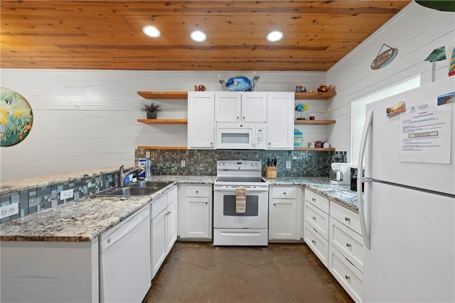 2120 11th St 302, Port Aransas, TX 78373