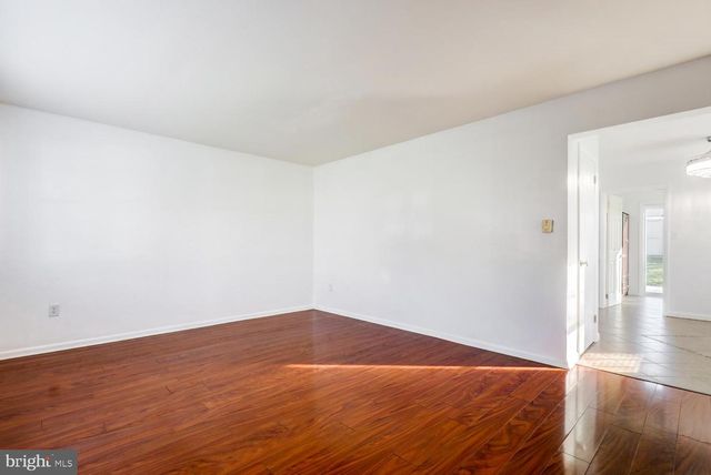 1113 WILLIAMSBURG RD, Lancaster, PA 17603