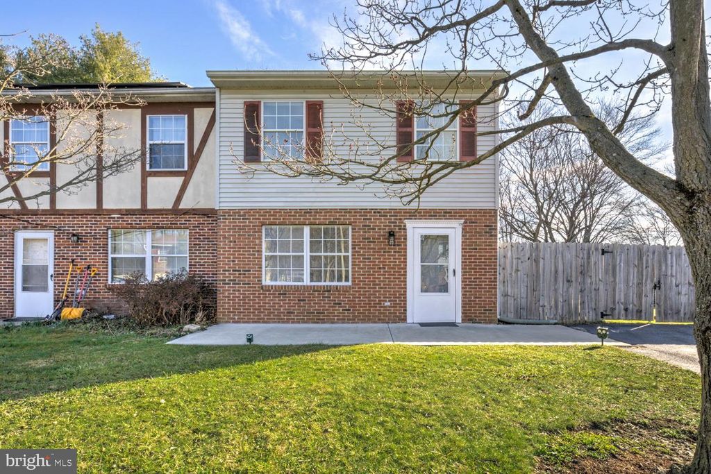 1113 WILLIAMSBURG RD, Lancaster, PA 17603